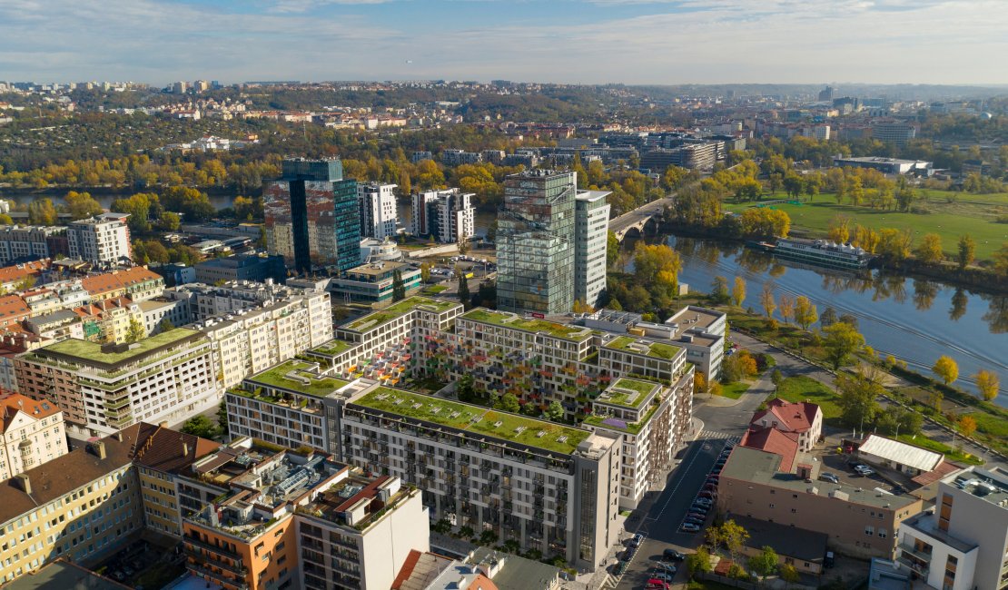 Svým konceptem urbanistické regenerace nabízí jak byty, které vznikají na industriálním základu bývalé továrny Tesla, tak i v novostavbě, která zakončí urbanistický blok klidným atriem, jenž je tak typický pro Holešovice